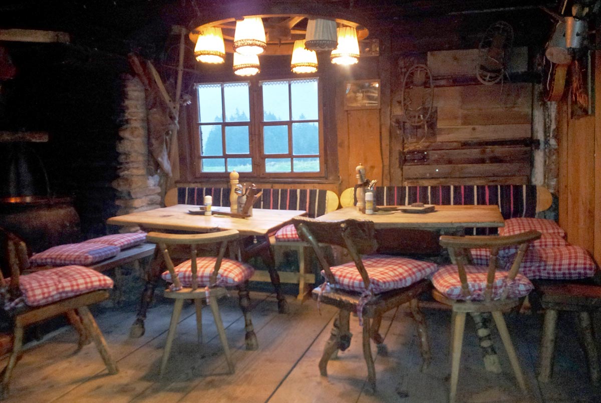 Gaststuben der Alpe Gschwender Berg