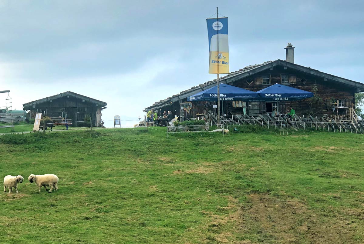 Die Alpe mit Spielplatz