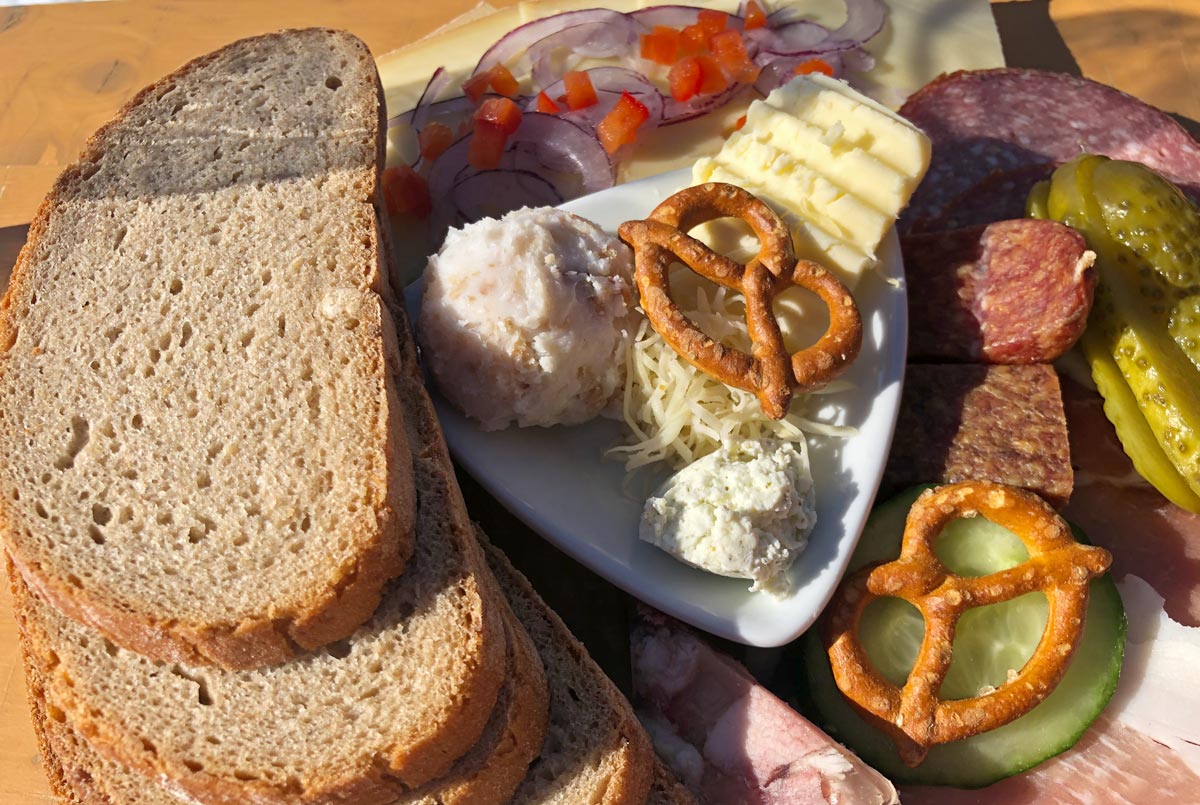 Liebevoll zubereitete Brotzeit