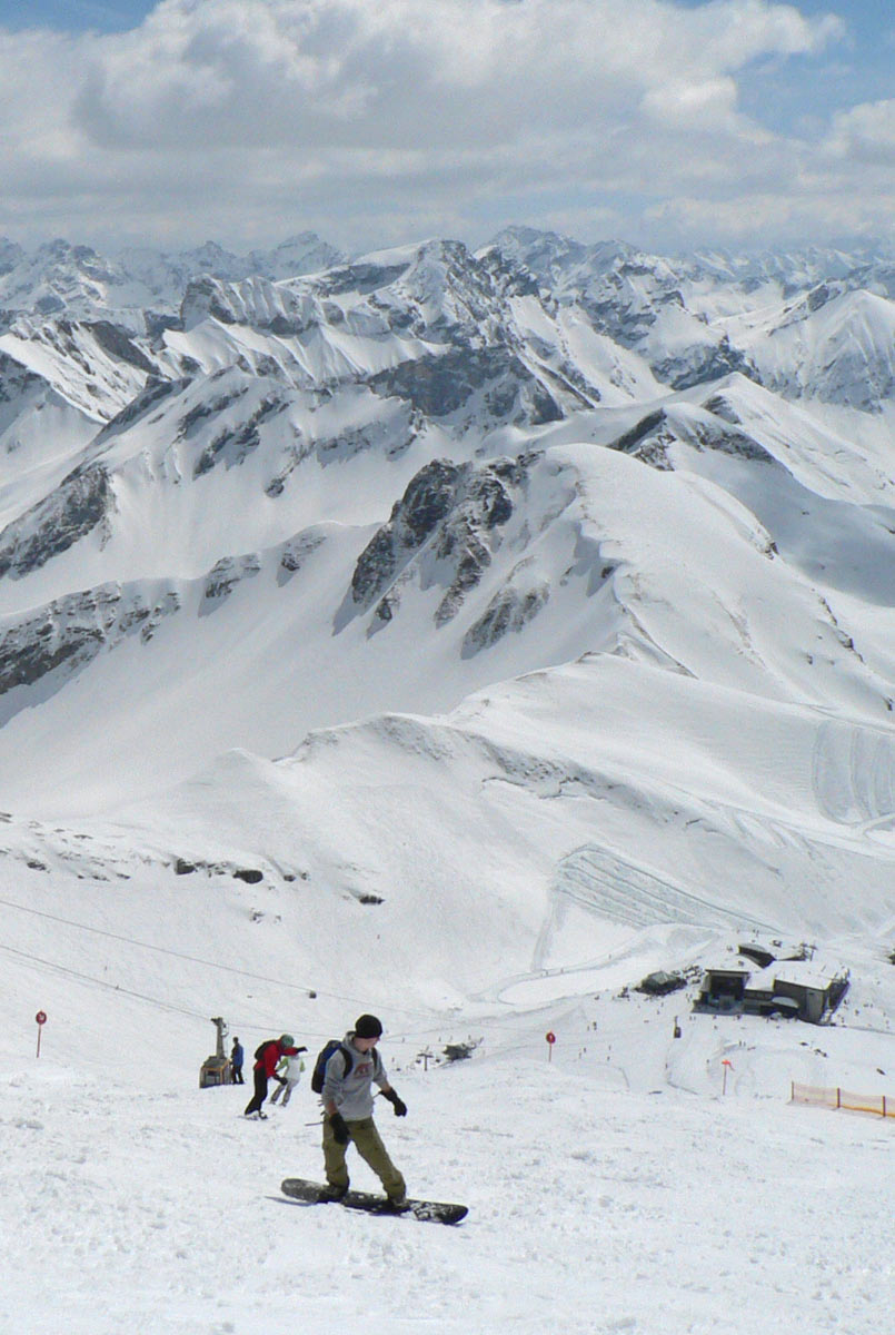 Snowboarder