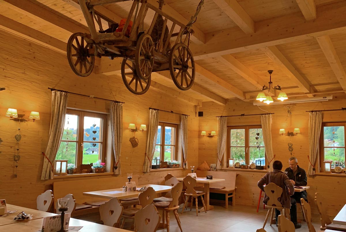 Gaststube im Landstil